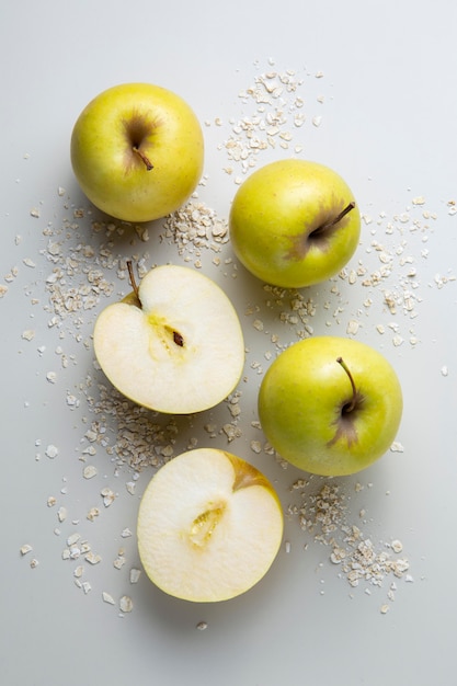 Foto gratuita vista superior del delicioso arreglo de manzanas