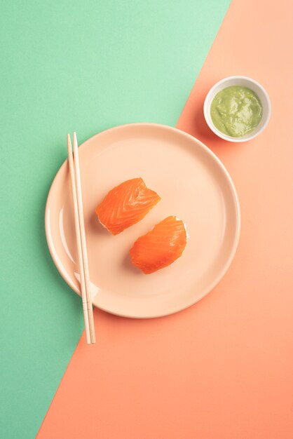 Vista superior del delicioso arreglo de sushi