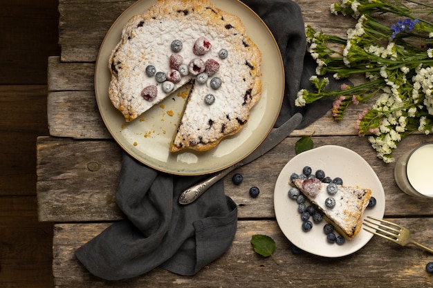 Foto gratuita vista superior delicioso pastel de arándanos