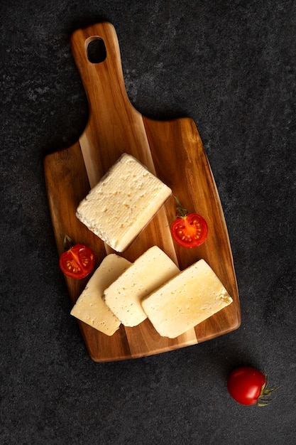 Foto gratuita vista superior de delicioso queso fresco