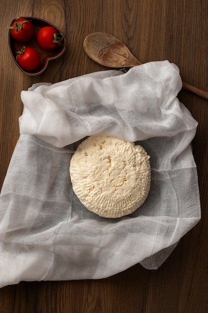 Foto gratuita vista superior de delicioso queso fresco