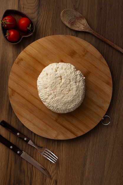 Foto gratuita vista superior de delicioso queso fresco