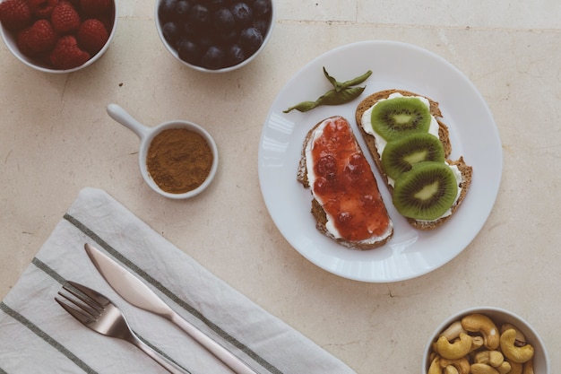 Foto gratuita vista superior de desayuno