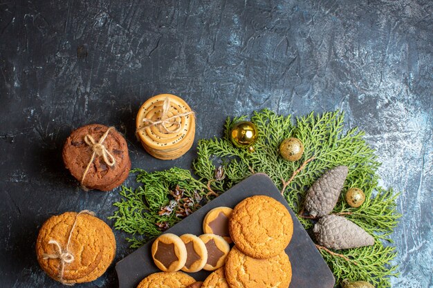 Vista superior diferentes deliciosas galletas