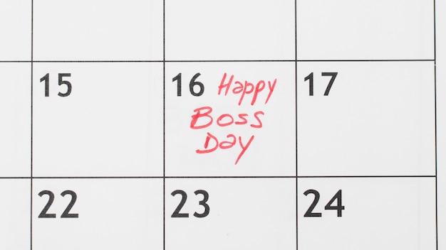 Vista superior de la fecha del día del jefe en el calendario