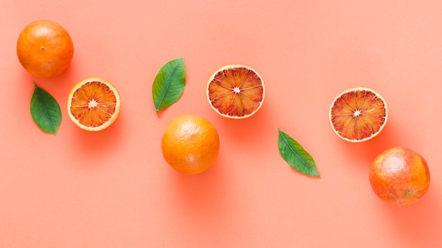 Vista superior fila de naranjas