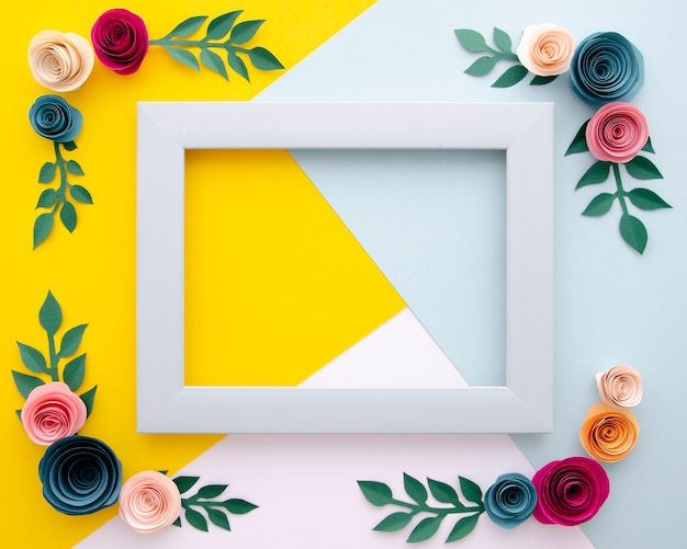 Foto gratuita vista superior de fondo multicolor con marco floral