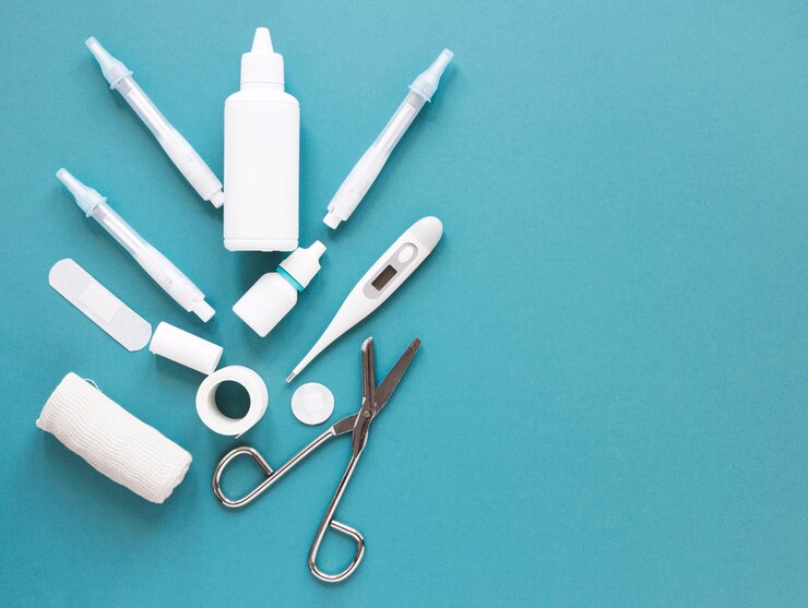 Foto gratuito vista superior de herramientas médicas profesionales con espacio de copia