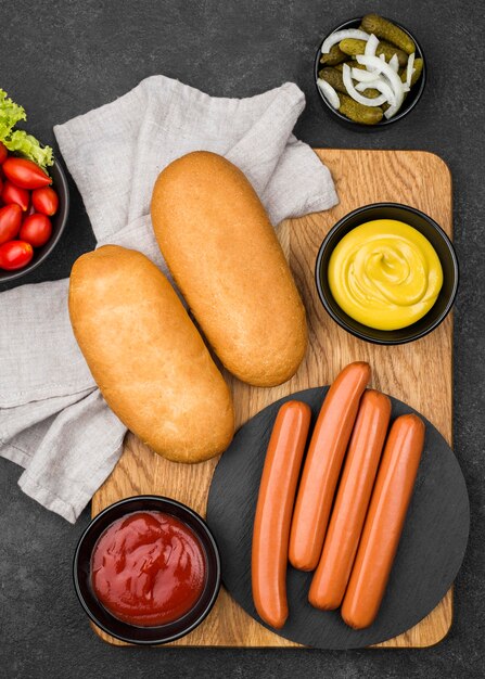 Vista superior de ingredientes de hot dogs