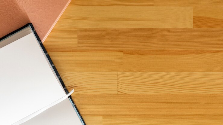 Foto gratuito vista superior libro abierto con fondo de madera