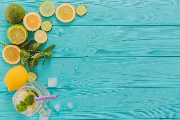 Foto gratuita vista superior de limones y limas para mojitos