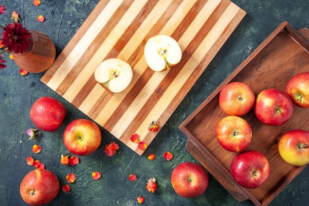 Vista superior manzanas rojas frescas sobre fondo gris dieta vegetal ensalada bebida comida fruta exótica