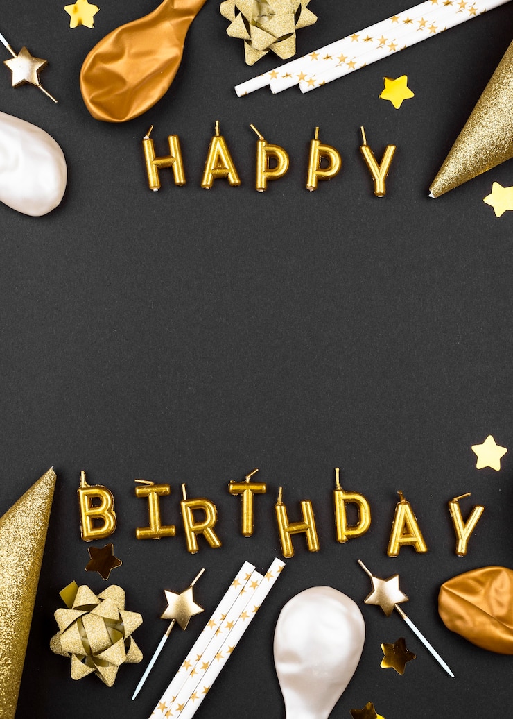 Foto gratuito vista superior del marco de adornos de cumpleaños elegante