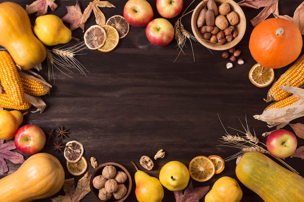 Foto gratuita vista superior marco circular de comida de otoño