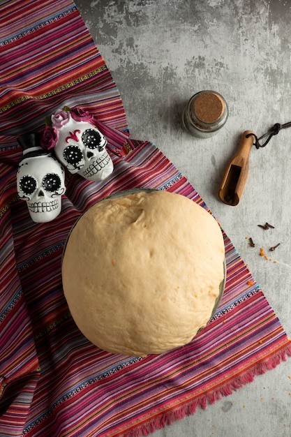 Foto gratuita vista superior de la masa de pan de muerto