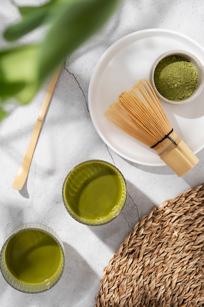 Foto gratuita vista superior de matcha verde y naturaleza muerta