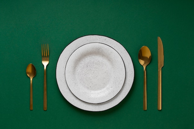 Foto gratuita vista superior de mesas de comedor sin comida.