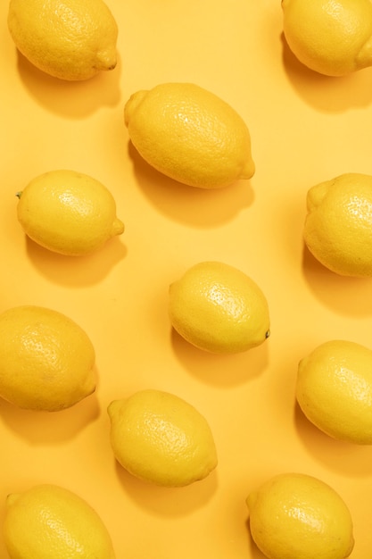 Vista superior montón de limones saludables