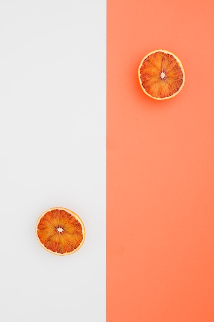 Vista superior naranjas cortadas