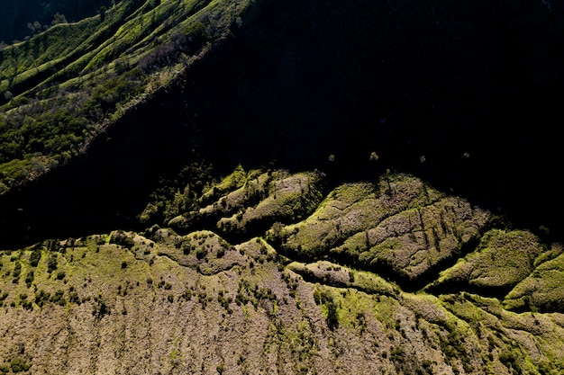 Vista superior del paisaje montañoso