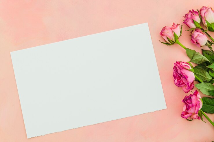 Foto gratuito vista superior papel con flores