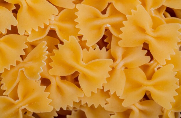 Vista superior de pasta farfalle