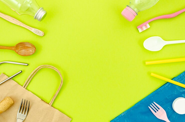 Foto gratuito vista superior de piezas de plástico reciclables