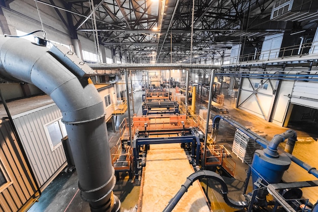 Vista superior de la planta operativa moderna que produce el concepto de taller de metalurgia de maquinaria de industria pesada de fibra de vidrio