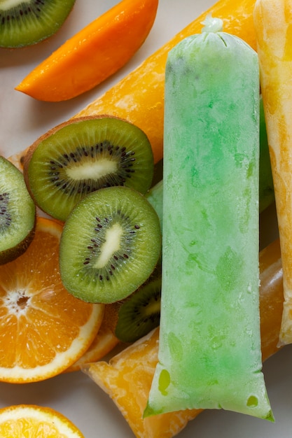 Vista superior del postre de frutas brasileñas congeladas