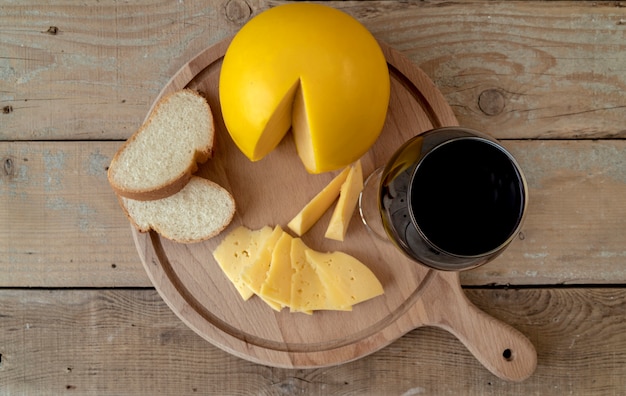 Foto gratuita vista superior de queso casero orgánico con pan