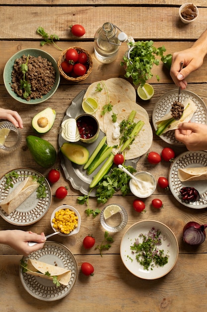 Foto gratuita vista superior sobre banquete de comida