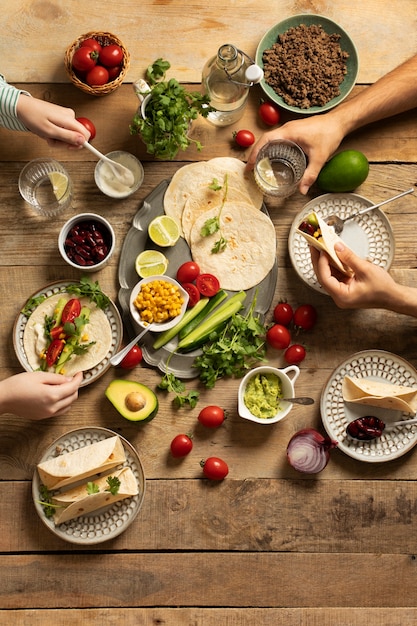 Foto gratuita vista superior sobre banquete de comida