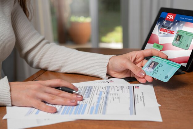 Vista superior sobre la solicitud de tarjeta verde