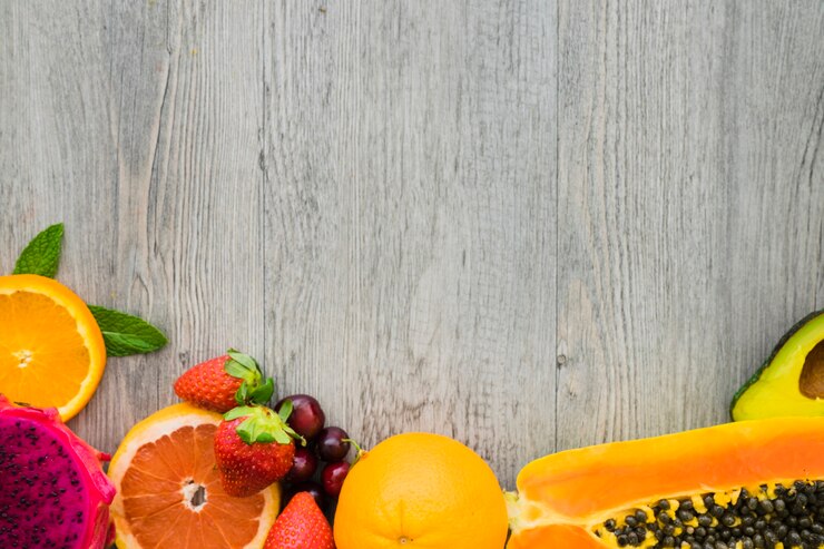 Foto gratuito vista superior de superficie con frutas apetitosas para el verano