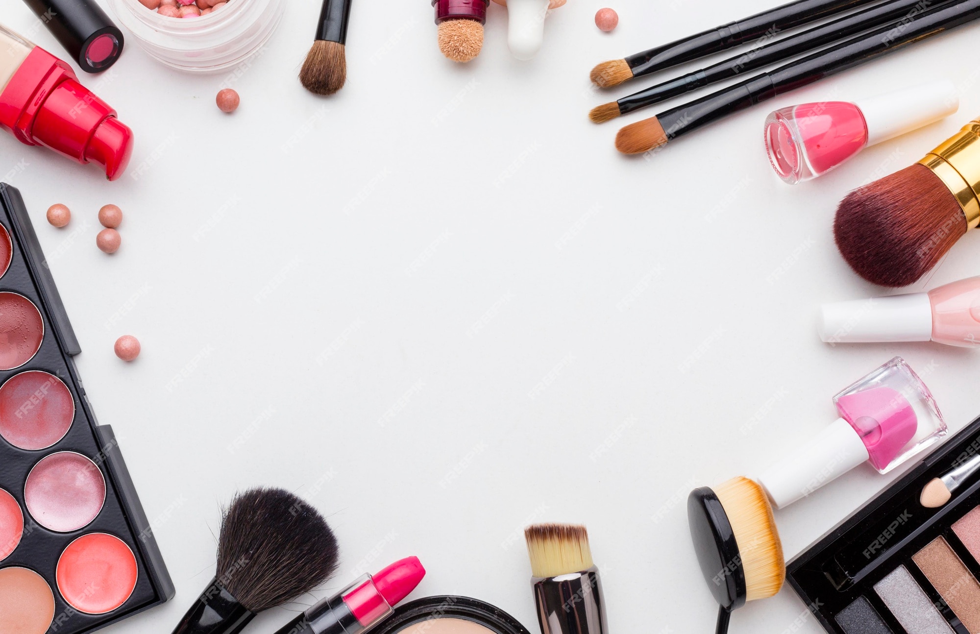 Vista superior de surtido de productos de maquillaje y belleza. | Foto Gratis Vista superior de surtido de productos de maquillaje y belleza. | Foto Gratis