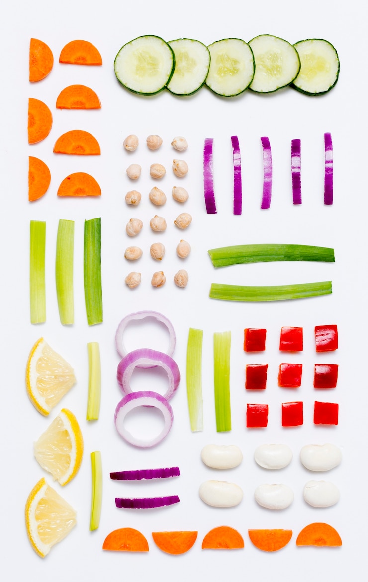 Foto gratuito vista superior surtido de verduras orgánicas