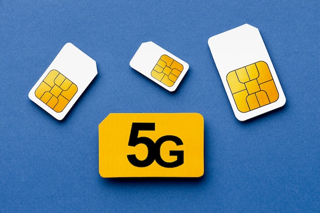 Vista superior de tarjetas sim 5g