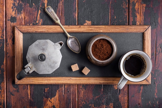 Foto gratuita vista superior taza de café orgánico sobre la mesa