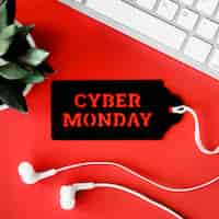 Foto gratuita vista superior del teclado con planta y auriculares para cyber monday