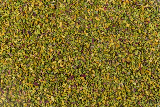 Vista superior textura de pistachos triturados o granulados