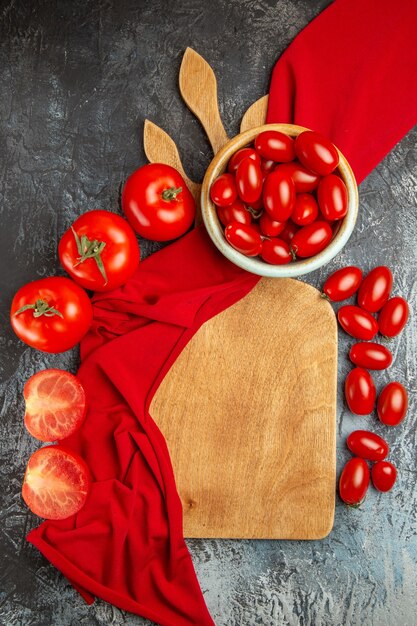 Vista superior de tomates rojos frescos