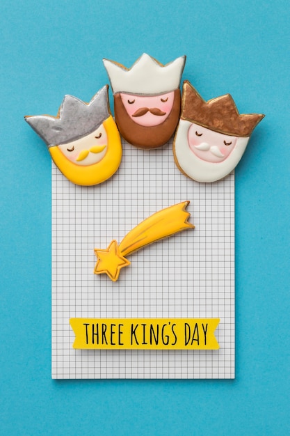 Vista superior de tres reyes con estrella fugaz para el día de la epifanía.