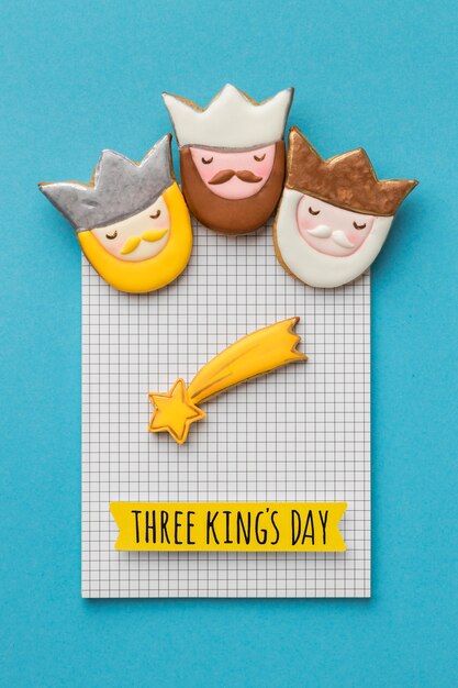 Vista superior de tres reyes con estrella fugaz para el día de la epifanía.