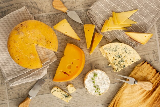 Vista superior variedad de delicioso queso
