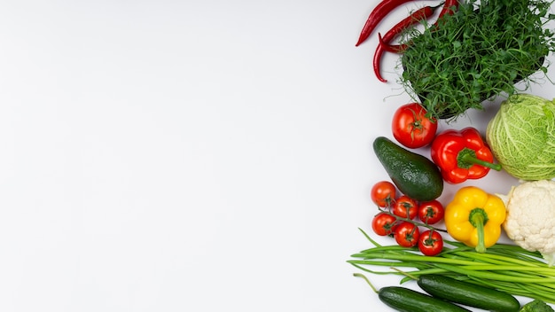 Vista superior de verduras frescas con espacio de copia