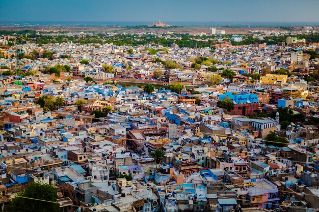 vista, tomada desde la plataforma de observación del casco antiguo, que muestra toda la ciudad