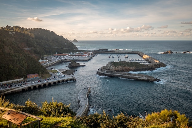 Vista con vistas del Mirador de la Garita en Cudillero, Asturias, España