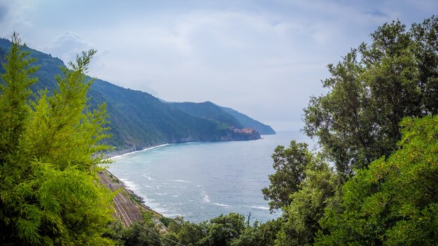 Vistas a la estación de tren de corniglia cinque terre en italia