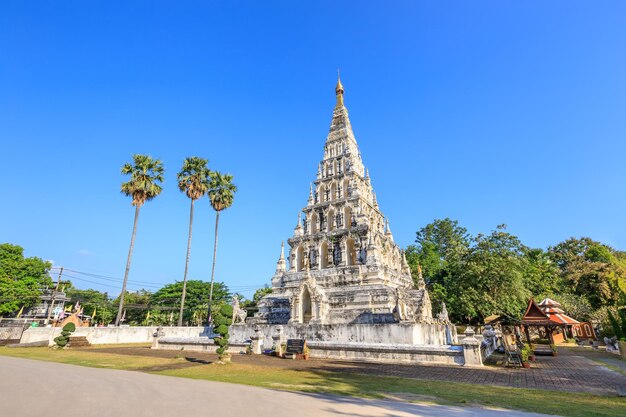 Wat Chedi Liam Ku Kham o Templo de la Pagoda Cuadrada en la antigua ciudad de Wiang Kum Kam Chiang Mai Tailandia