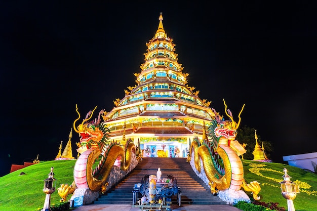 Wat Huay Pla Kang, templo chino en la provincia de Chiang Rai, Tailandia.